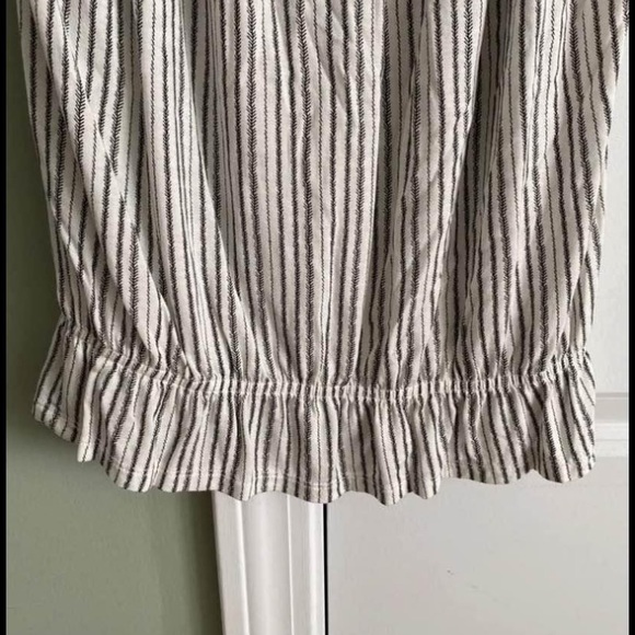 Size medium off shoulder top - Picture 3 of 5